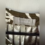 Liz Claiborne Green White Abstract Print Blouse Pleated Cap Sleeve =Size S= NWOT Photo 3