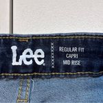 Lee  Capri Jeans Womens Sz 8M Mid Rise Regular Fit Medium Wash Stretch Photo 4