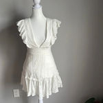 Edite Mode ELEGANT WHITE LACE RUFFLE DEEP V Photo 2