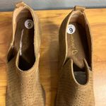 Baretraps Rizzo Perforated Faux Suede Ankle Boots Size 9 Tan Block Heel NEW Photo 6