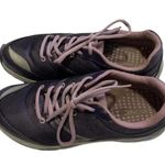 Vionic  Kona purple sneaker running shoe. Women’s size 8 Photo 0