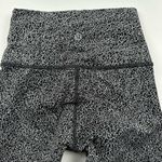 Lululemon Wunder Under Hi-Rise 1/2 Tight Crackle Jaquard Black White Size 2 Photo 4