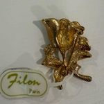 Elegant Gold Rose Brooch with Crystal Accents Photo 1