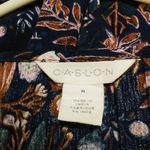 Caslon  floral with insert metalic lines tops :Box I: Photo 1