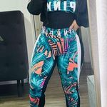 PINK - Victoria's Secret PINK Victoria’s Secret Vibrant Tropical Print Leggings and sport bra 🤍 Photo 0