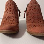 Sofft mauve leather perforated ankle bootie chunky heel size 9 M Photo 2