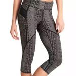 Athleta  Prisma Stride Capri, Black/Granite Grey SIZE XS Style# 983394 Photo 1
