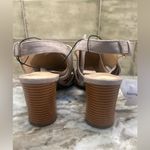 Liz Claiborne Womens Goldwin Heeled Sandals in Koala NEW size 8 Photo 3