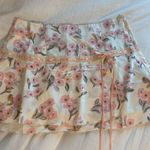 Selfie Leslie  pink and white floral skirt  Photo 0