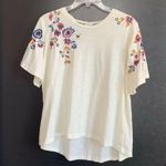 Akemi + Kim Embroidered Flower and Bee Tee Shirt Top Blouse Short Sleeve… White Size XS Photo 0