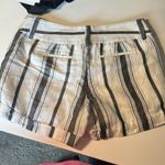 EXPRESS Women's  Bermuda Stripe Shorts White Gray Midi Low-Rise  Size 6 GUC #7406 Photo 4