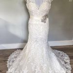 Allure Bridals Queen Anne Neckline Wedding Dress Photo 3