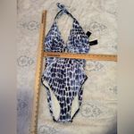 Carmen Marc Valvo
Women's Printed V-Neck O-Ring One-Piece Swimsuit size 14 Photo 8