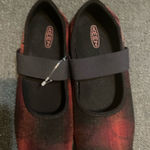 Keen  Women's Black and Red Loafers Photo 0