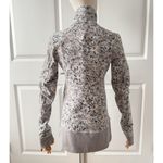 Lululemon Nice Asana Grey Beige White Camo Print Full Zip Jacket Women’s Size 6 Photo 3