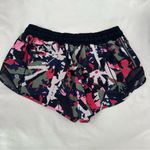 Lululemon Women's Hotty Hot Short Pop Cut Boom Juice Multi / Black Photo 3