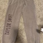 Taylor Swift  Sweatpants Photo 0