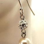 Faux pearl silver tone rhinestone drop earrings Photo 5