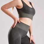 Med. 2pc Seamless Sports Bra & Fitness Shorts Green Photo 0