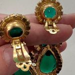Vintage Hattie Carnegie Stamped Faux Emerald Green Tear Drop Clip On Earrings Photo 5