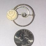 Elegant Vintage Gold Tone Cream Rose Brooch Photo 1