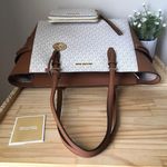 Michael Kors Set Photo 3