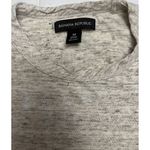 Banana Republic  Beige Short Sleeve Crew Neck Medium Tee Shirt Photo 3