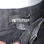 Pretty Little Thing  black shorts  Photo 2