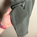 Lululemon Rogue Renegade Super High Rise Tight 25" Grey Sage Size 4 Photo 4