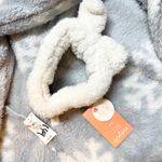 Colsie Women’s Medium Large Gray White Fuzzy Snowflake Winter Robe Headband Set Photo 6