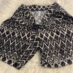 Spanx Gray and Black Patterned Shorts size 1X length 9” waist 38/40 elastic Photo 4