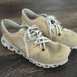 on cloud  tennis shoes Photo 1