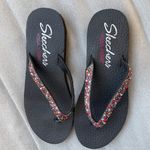 Skechers Black Bejeweled yoga foam Flip Flops Size 8/ 9 New comfortable Photo 4