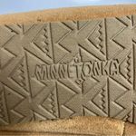 Minnetonka  Women’s Cally slippers tan suede faux fur lined size 10 casual cozy Photo 7