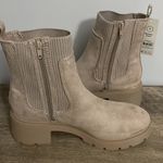 No Boundaries  New! Women’s tan knit Chelsea ankle boots size 11 Photo 4