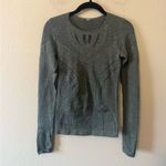 Alo Yoga  Lark Long Sleeve Green Athletic Size S Athleisure Running Pilates Photo 1