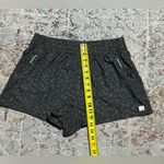 Vuori  Dash shorts size XL cheetah print brown Photo 5