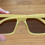 Yellow sunglasses Photo 1