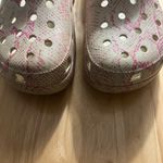 Crocs Snakeskin Sandals Pink and White Size 8 Sleek & Stylish Comfort Photo 5