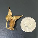 Vintage JJ Jonette Gold Tone Tigers Eye Belly Hummingbird Bird Mini Brooch 9g. Photo 2
