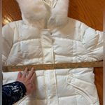 Women’s White Quilted Puffer Coat With Faux Fur Hood – New Without Tags Size M Photo 6