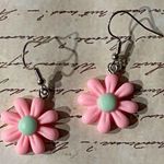 NWT Pink Clay Flower Dangle Earrings Photo 0