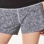 Lululemon Run Times Short (4-way Stretch 4") Ditsy Daisy White Black / Black Photo 0