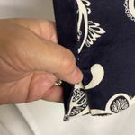 Oscar de la Renta navy/white large flower capri pants size 8 Photo 4