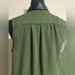 Ali & Kris EUC  Green Sleeveless Button Down Top with Black Collar size large Photo 5