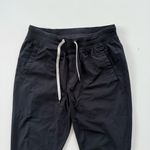 Vuori Joggers Size Medium Photo 2