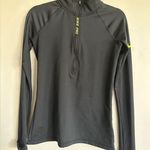 Nike  pro hyper warm women’s black quarter zip long sleeve size medium Photo 0