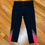 Under Armour AllSeason Gear Women’s Black Fitted Capri Leggings - S - VGUC Photo 1