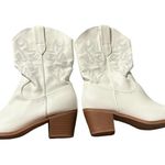 Women's western white cowboy ankle boots Size 8.5 Photo 4