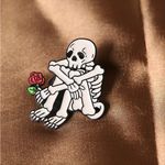 White Skeleton Flower Shape Brooch Pin Vintage Style Anime Pin‎ Clothing Decor Photo 4